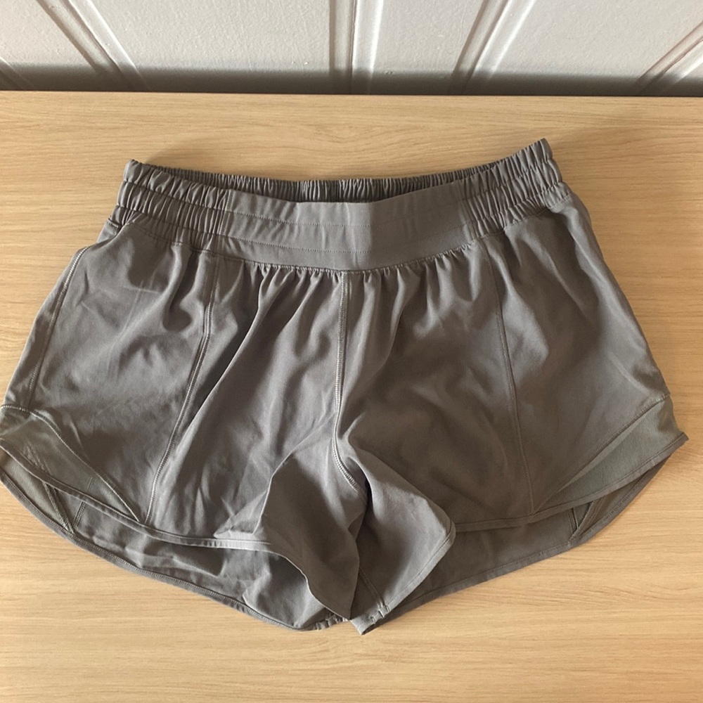Lululemon Hotty Hot 4” shorts - Grey Sage